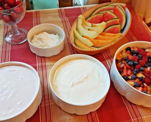 Fruit, yoghurt, curd - mix your favorite fruit yoghurt