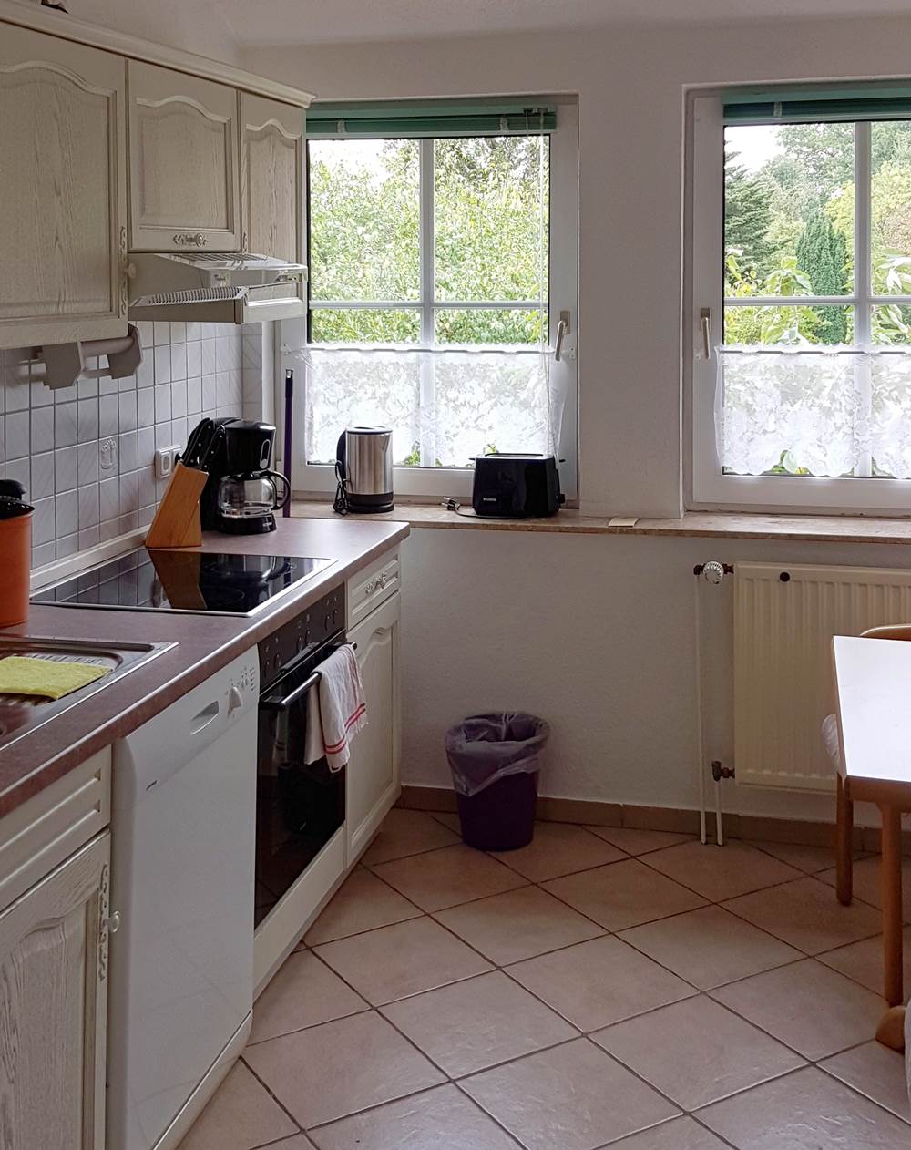 Small Holiday Apartment - Kitchen